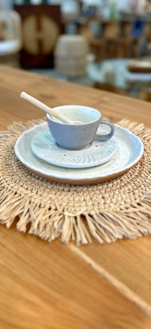 tableware set including 4 pieces handmade