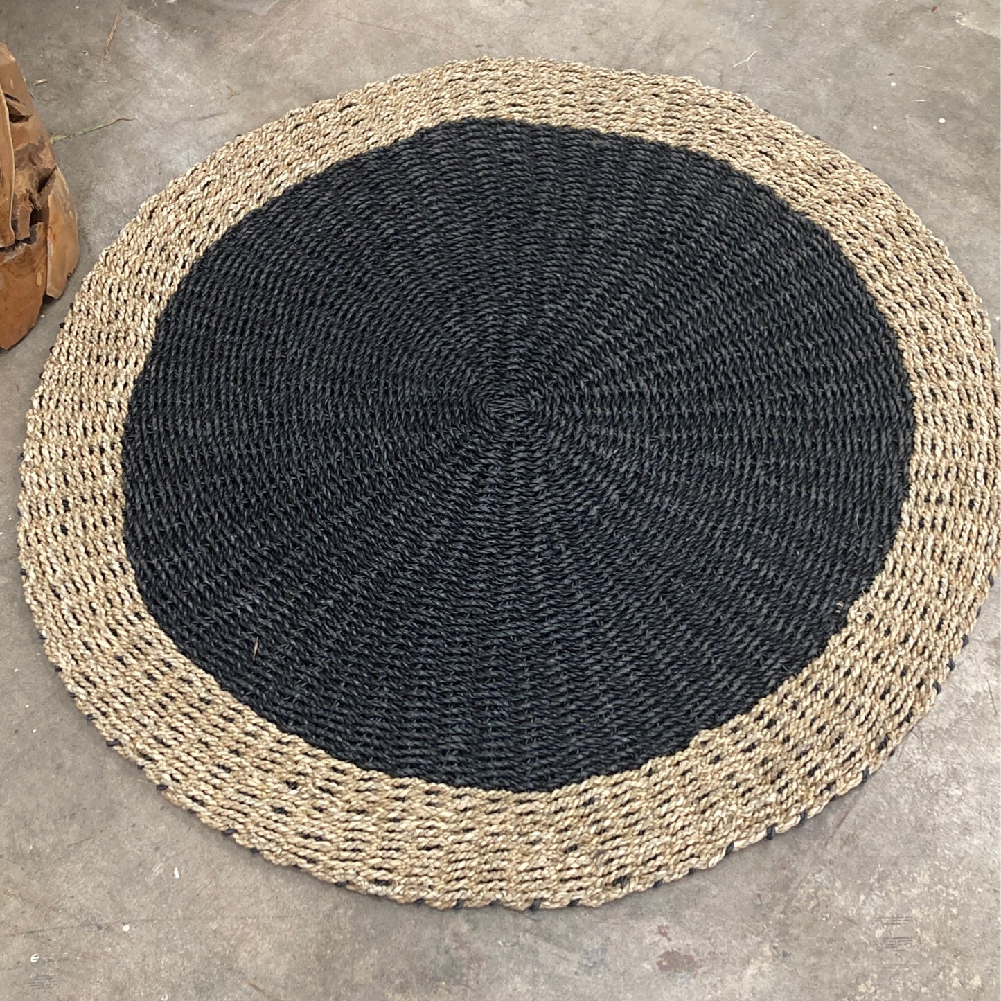 Round Carpet With Golden Border